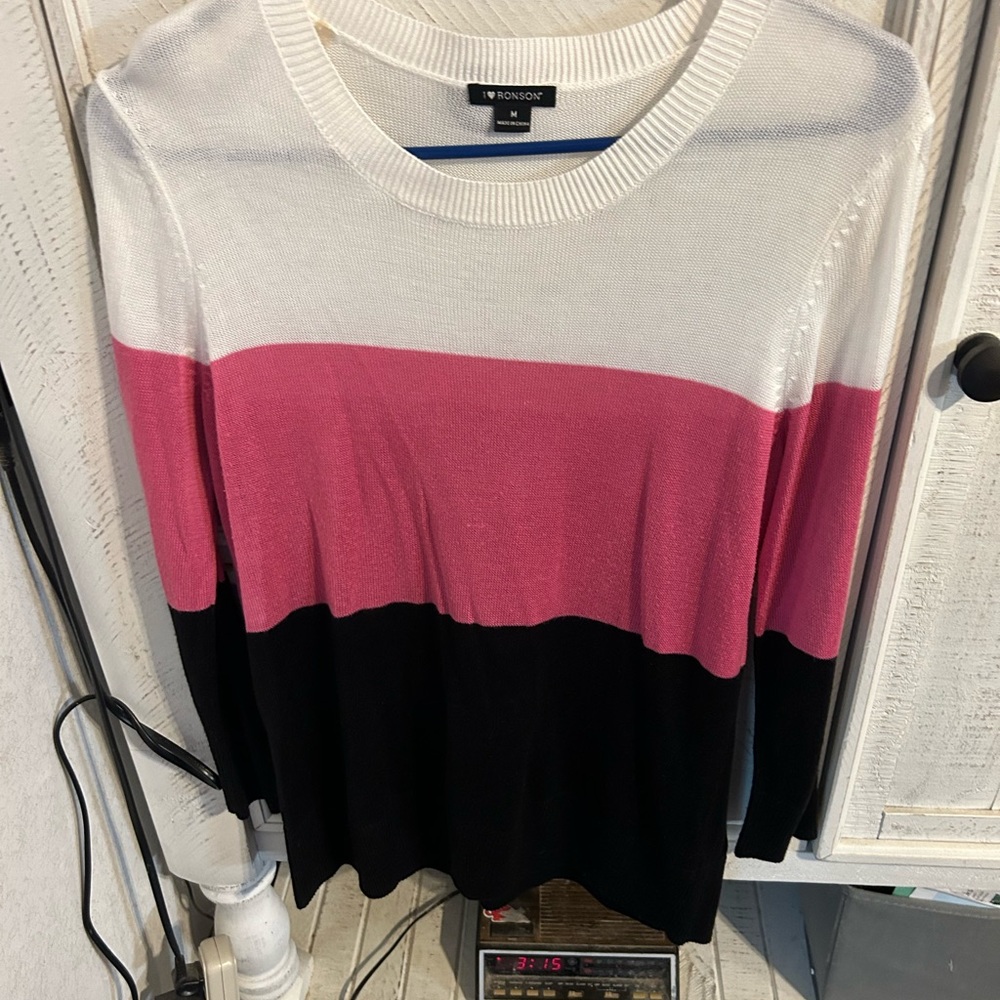 I ❤️ Ronson light weight sweater - Picture 4 of 4